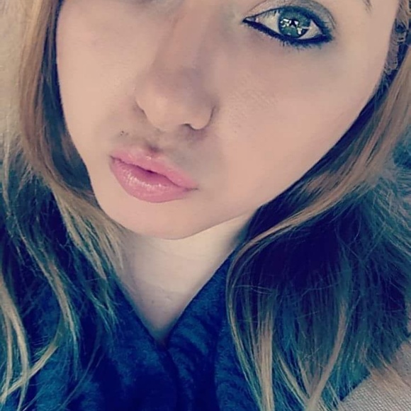 Meet your Posher, Amber - Picture 3 of 4